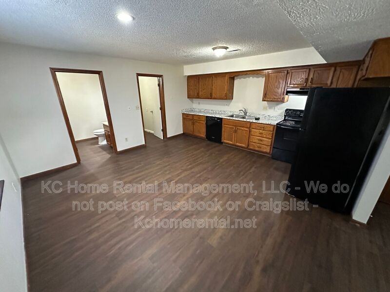 225 Ottawa St - Photo 6 of 30