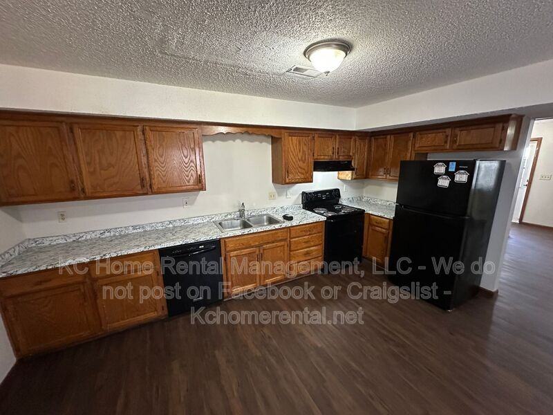 225 Ottawa St - Photo 7 of 30