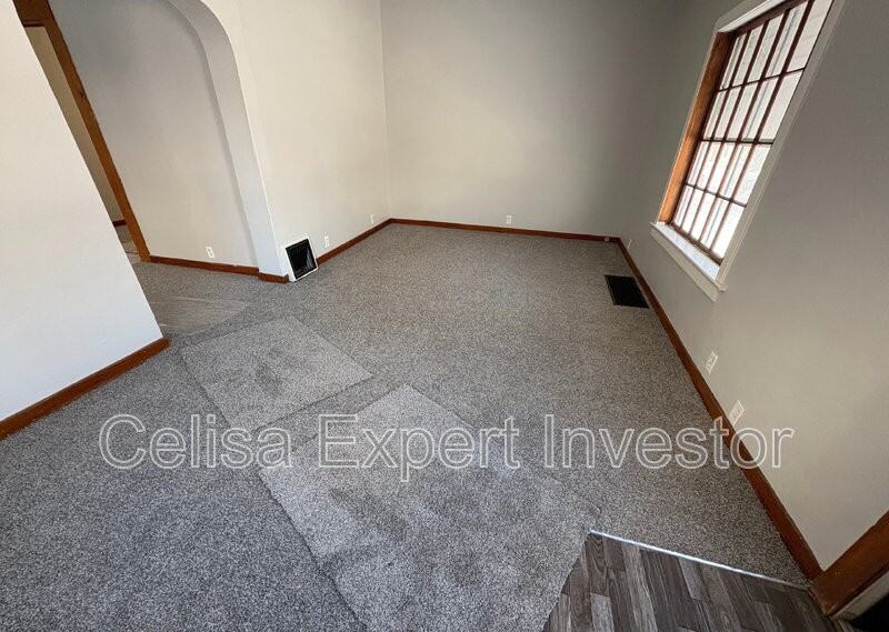 2025 Pauline St - Photo 2 of 9