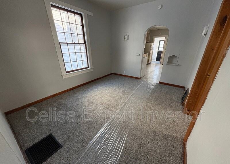 2025 Pauline St - Photo 3 of 9