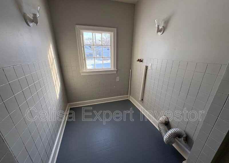 2025 Pauline St - Photo 5 of 9