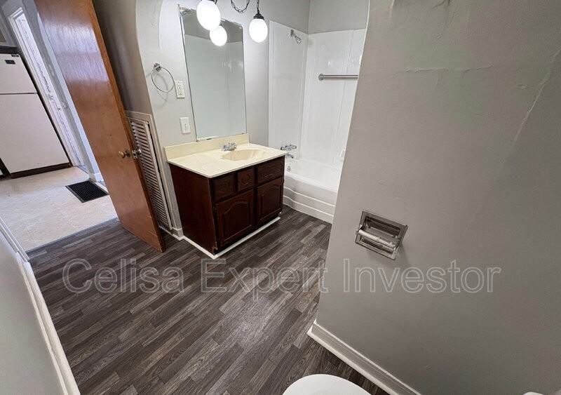 2025 Pauline St - Photo 7 of 9