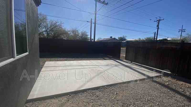 2341 S 3rd Ave - Photo 2 of 19