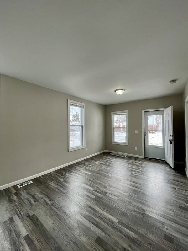 13128 Balsam St - Photo 5 of 15