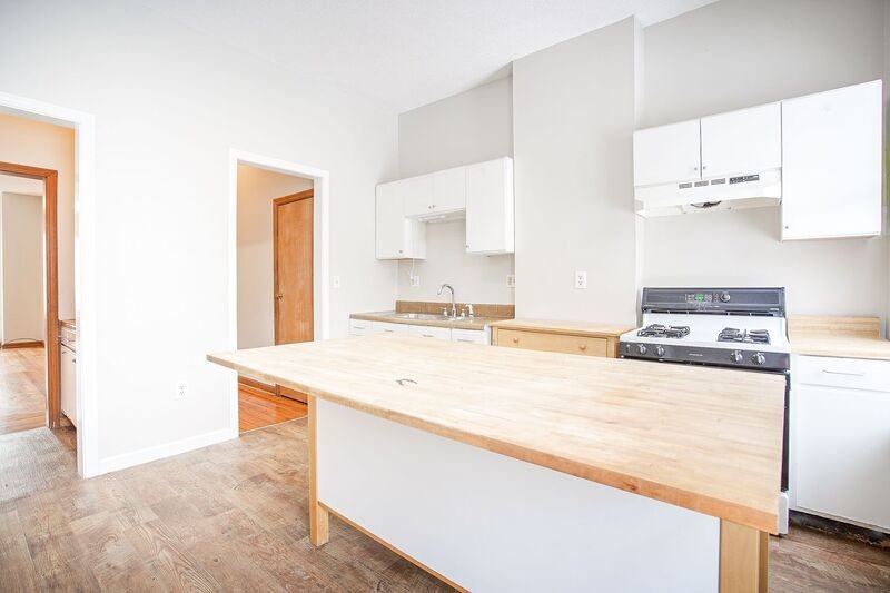 193 Beech St - Photo 2 of 17