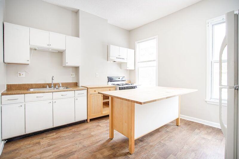 193 Beech St - Photo 5 of 17