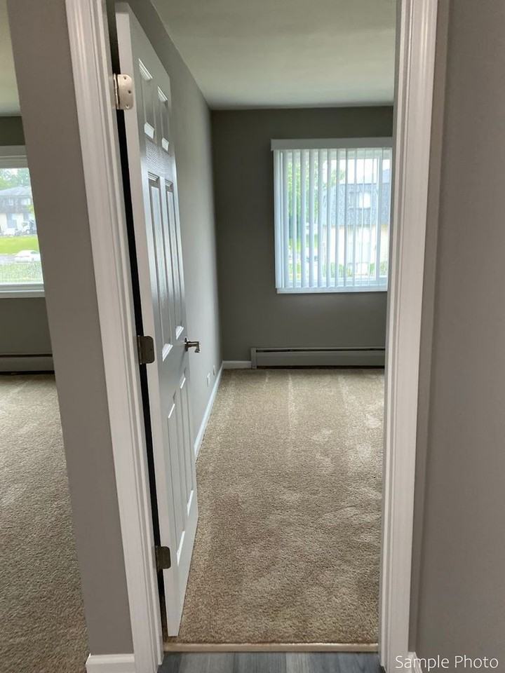 Carriage House Apartments LLC - Photo 4 of 46