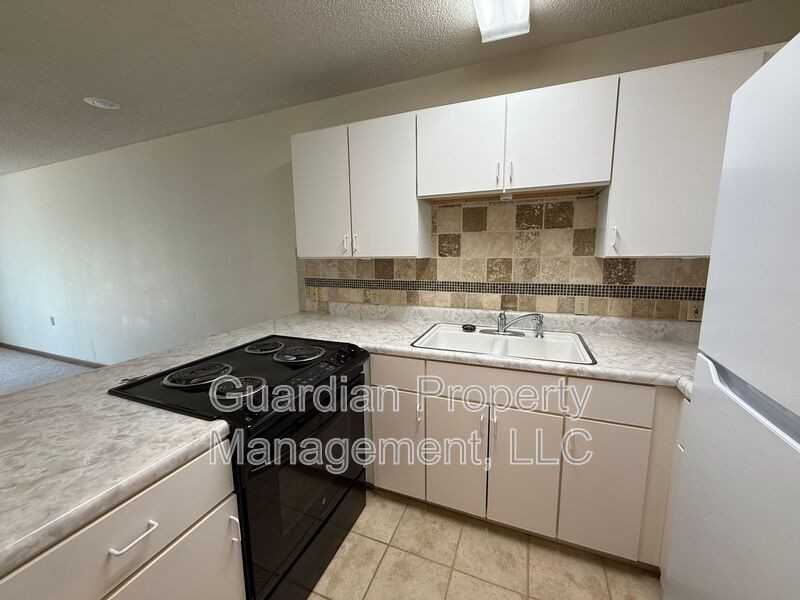 1633 N Country Club Rd #3 - Photo 2 of 8