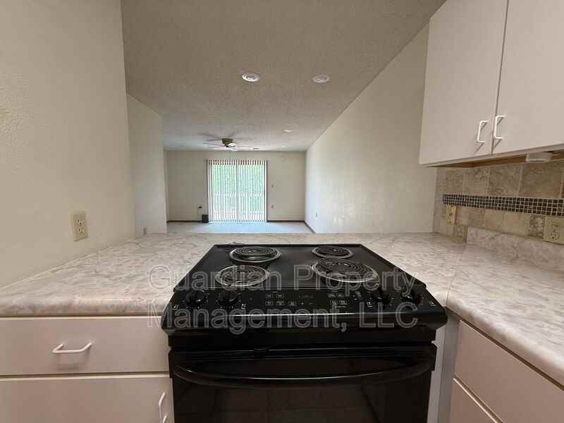 1633 N Country Club Rd #3 - Photo 3 of 8