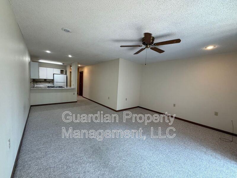 1633 N Country Club Rd #3 - Photo 4 of 8