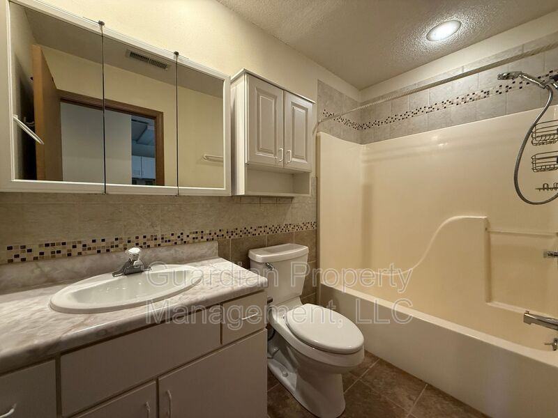 1633 N Country Club Rd #3 - Photo 5 of 8