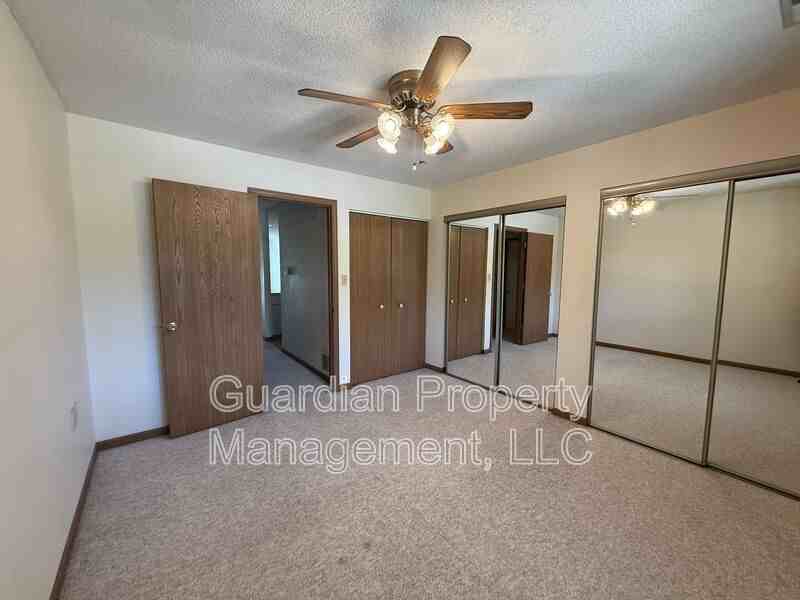 1633 N Country Club Rd #3 - Photo 6 of 8