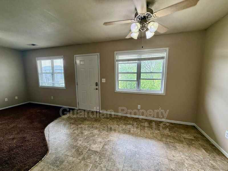 515 W 11th St #13 - Photo 2 of 11