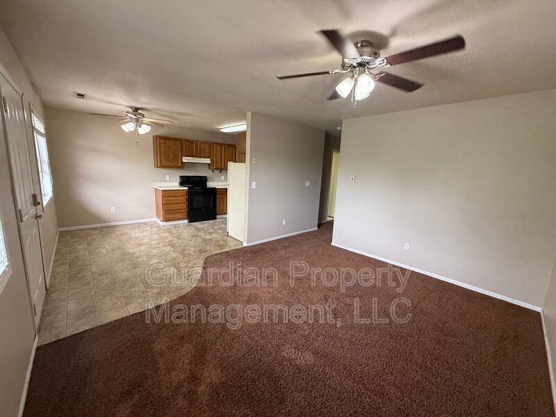 515 W 11th St #13 - Photo 4 of 11