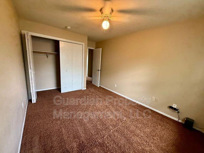 515 W 11th St #13 - Photo 6 of 11