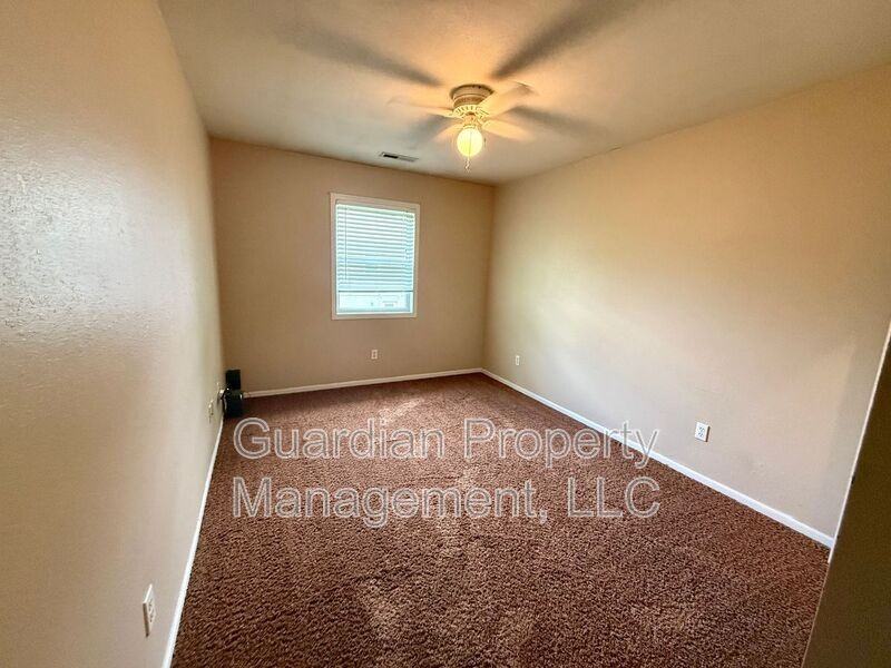 515 W 11th St #13 - Photo 7 of 11