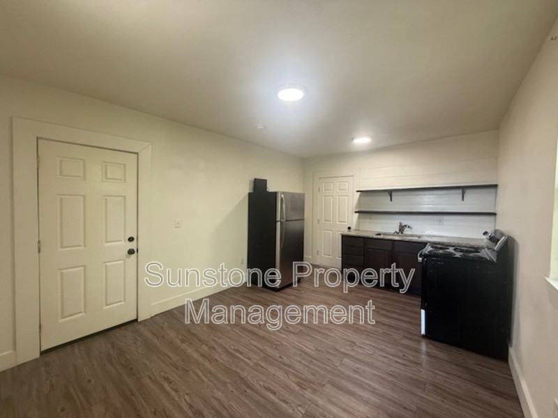 1306 E 2nd St #5 - Photo 3 of 5