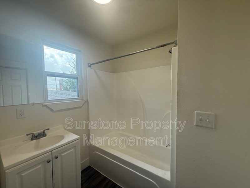 1306 E 2nd St #5 - Photo 5 of 5