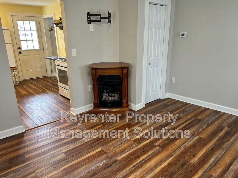 2312 Poplar St - Photo 5 of 24