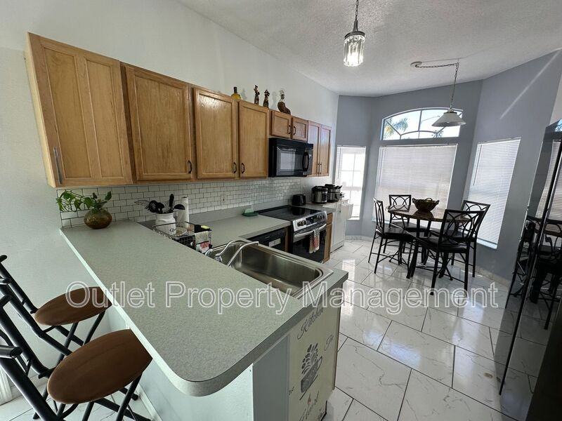 645 Majesty Dr - Photo 4 of 20