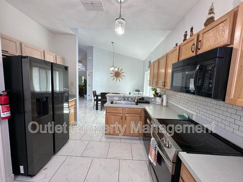 645 Majesty Dr - Photo 5 of 20