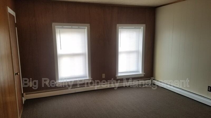 123 New St #8 - Photo 2 of 6