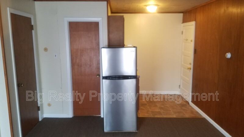 123 New St #8 - Photo 3 of 6