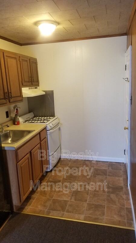 123 New St #8 - Photo 4 of 6