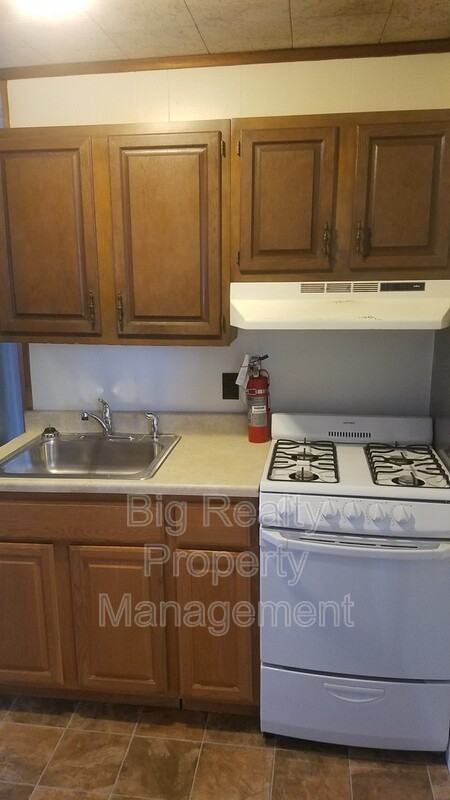 123 New St #8 - Photo 5 of 6