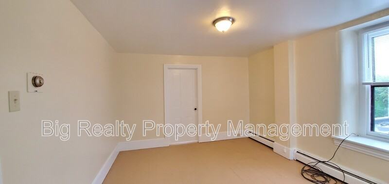 128 New St #2ndFL - Photo 4 of 13