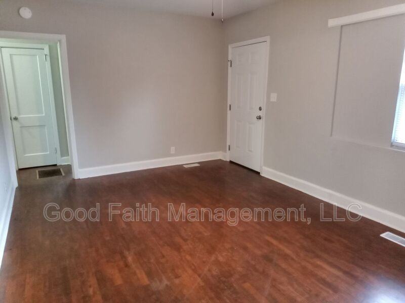 203 E 11th St - Photo 4 of 20