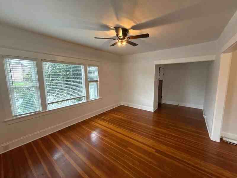 244 14th St Se - Photo 3 of 37