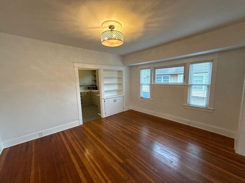 244 14th St Se - Photo 6 of 37