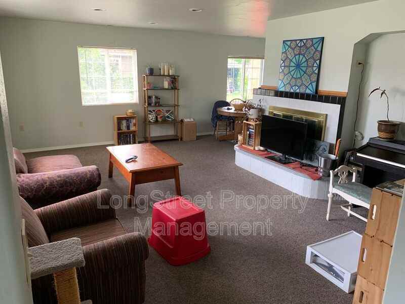 1012 Nw 34th St - Photo 4 of 21