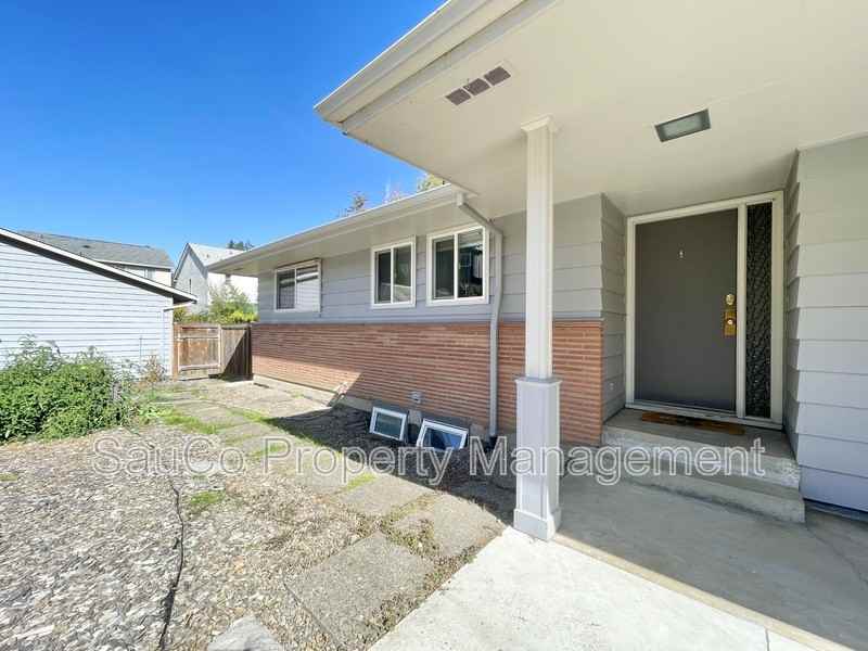 5751 Ne Lisbon Way - Photo 2 of 43