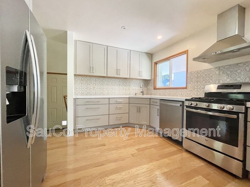 5751 Ne Lisbon Way - Photo 5 of 43