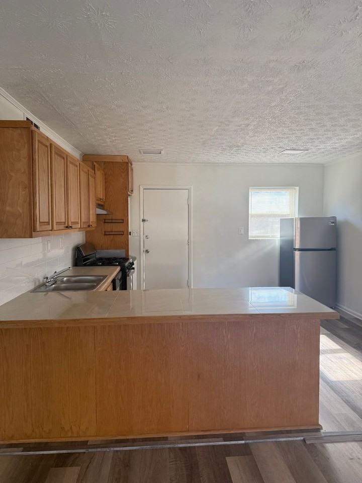 1135 Woodland Ave Ne #7 - Photo 3 of 11