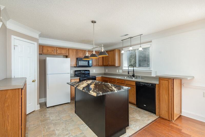 13716 Riding Hill Ave - Photo 7 of 20