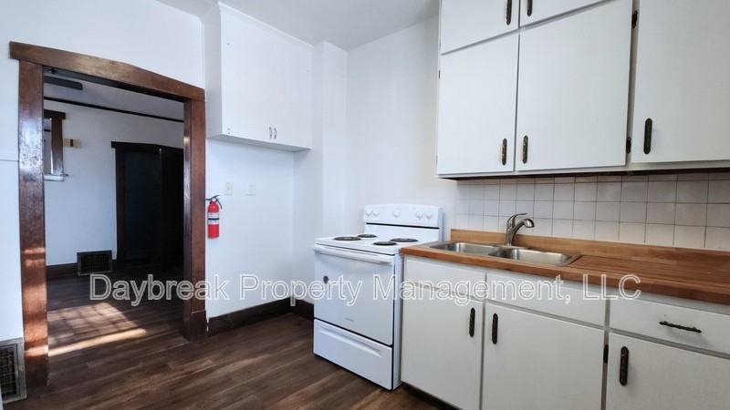 1316 3rd Ave N - Photo 7 of 19