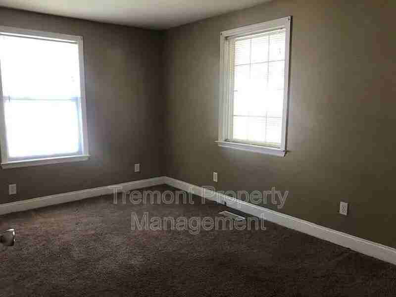 108 Lawn St - Photo 2 of 11