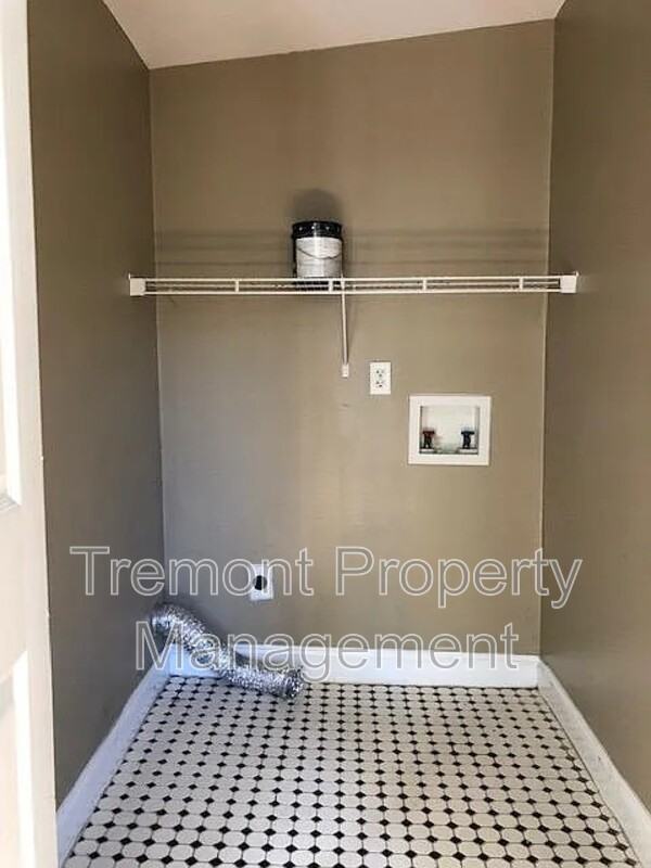 108 Lawn St - Photo 6 of 11