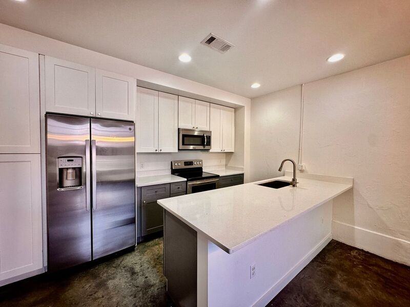 620 Opelousas Ave #202 - Photo 2 of 11