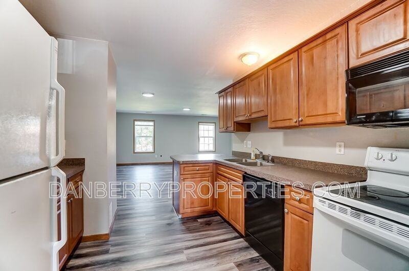 1117 N Byrne Rd - Photo 4 of 38