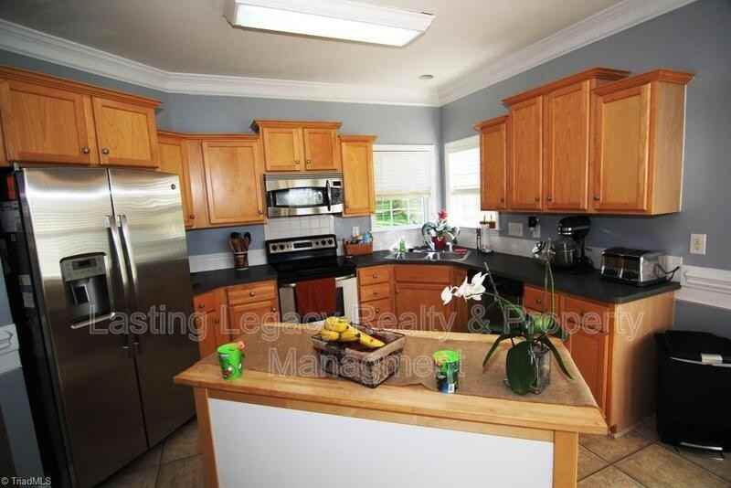 950 Wellesley Place Dr - Photo 5 of 16