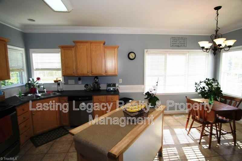 950 Wellesley Place Dr - Photo 6 of 16