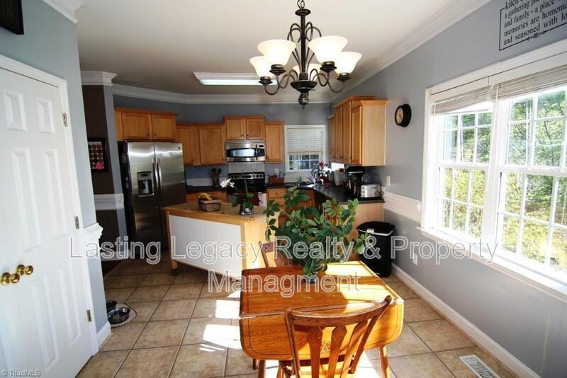 950 Wellesley Place Dr - Photo 7 of 16