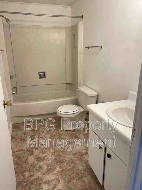 123 Circle Dr #13 - Photo 3 of 10