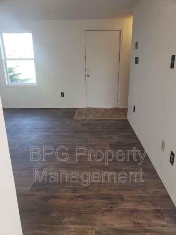 123 Circle Dr #6 - Photo 2 of 7