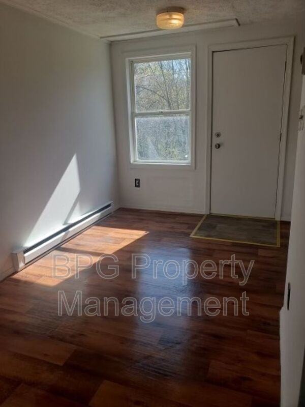 123 Circle Dr #6 - Photo 3 of 7