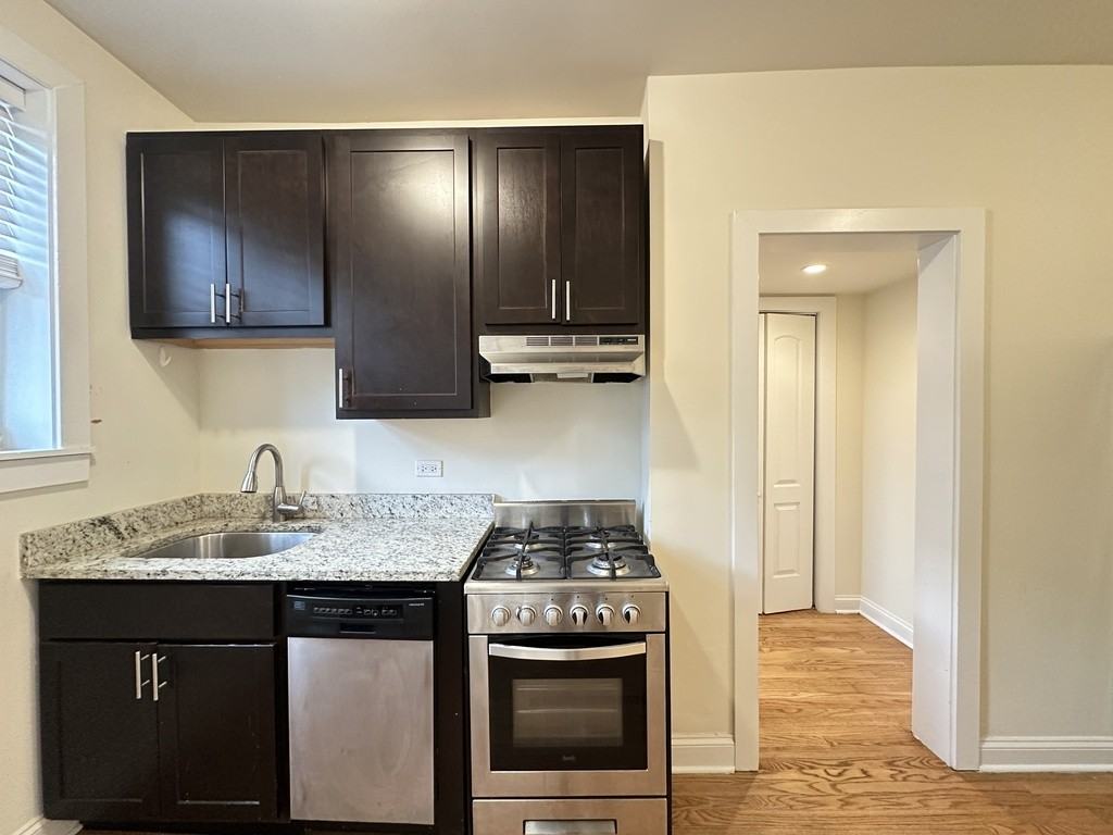 ASHLAND + IRVING #2W - Photo 3 of 21